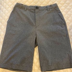 Boys Vineyard Vines performance gray shorts, size medium 14, perfect condition